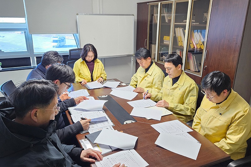 이미선 기상청장이 한국도로공사와 업무협의를 하는 모습