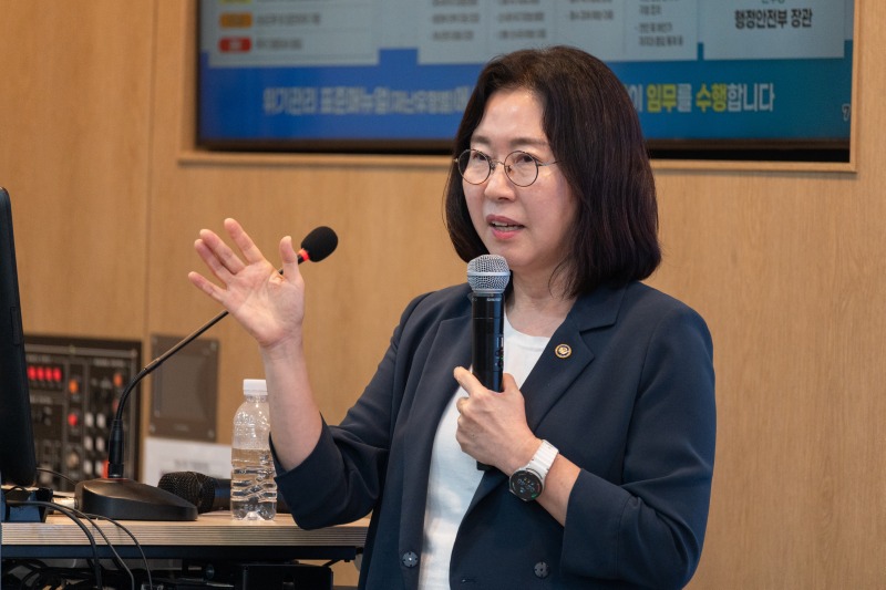 이미선 기상청장이 서울대학교에서 강연하는 모습 2