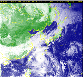위성에서 촬영한 태풍의 모습